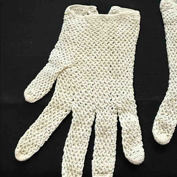 Vintage White Cotton Crocheted Gloves - Picture 6 of 7